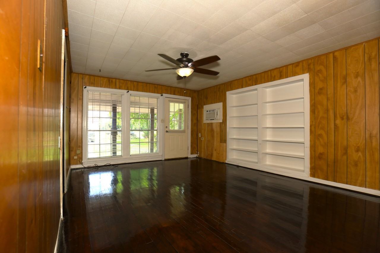 302 Circle Way St #1 - Photo 4 of 10