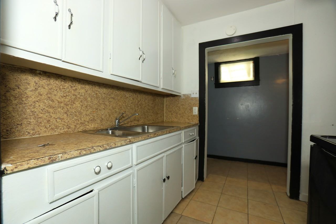 302 Circle Way St #1 - Photo 6 of 10