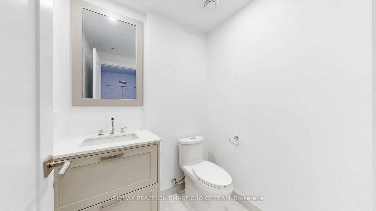 10 Inn On The Park Drive - Photo 2 of 20