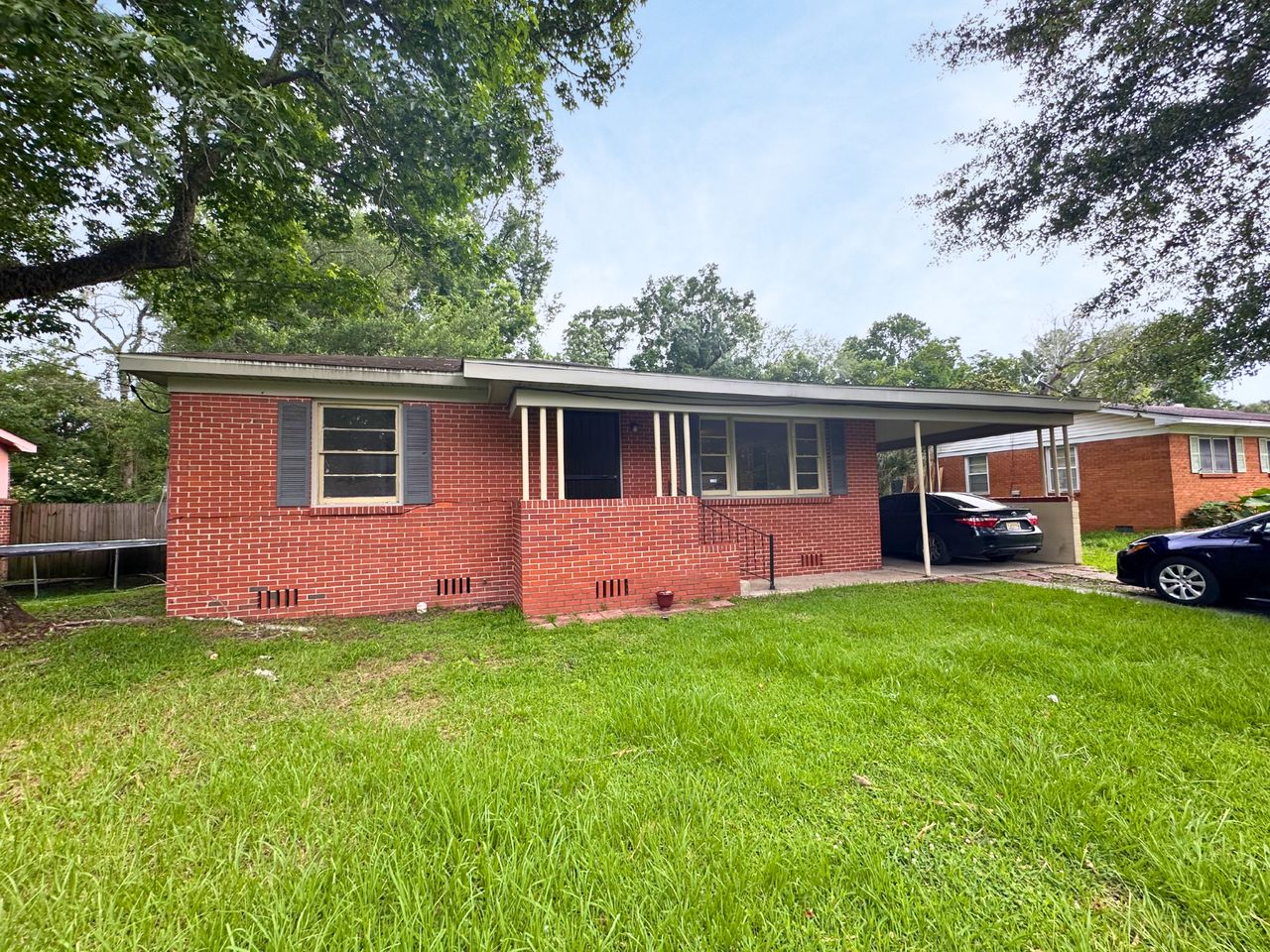 916 Delmar Dr - Photo 3 of 17