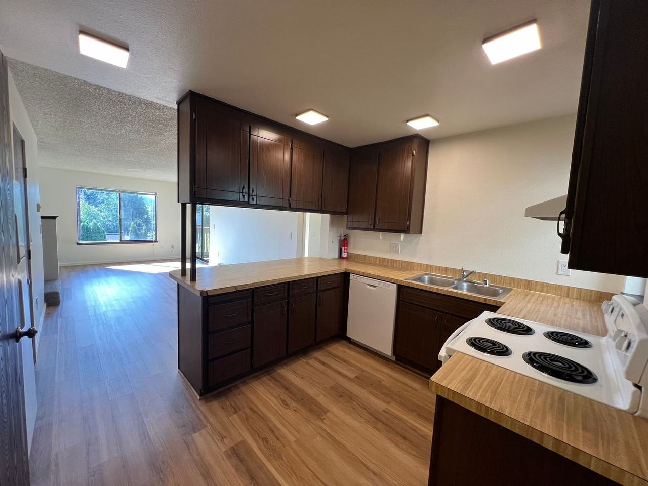 2111 Knox Ave #6 - Photo 4 of 18