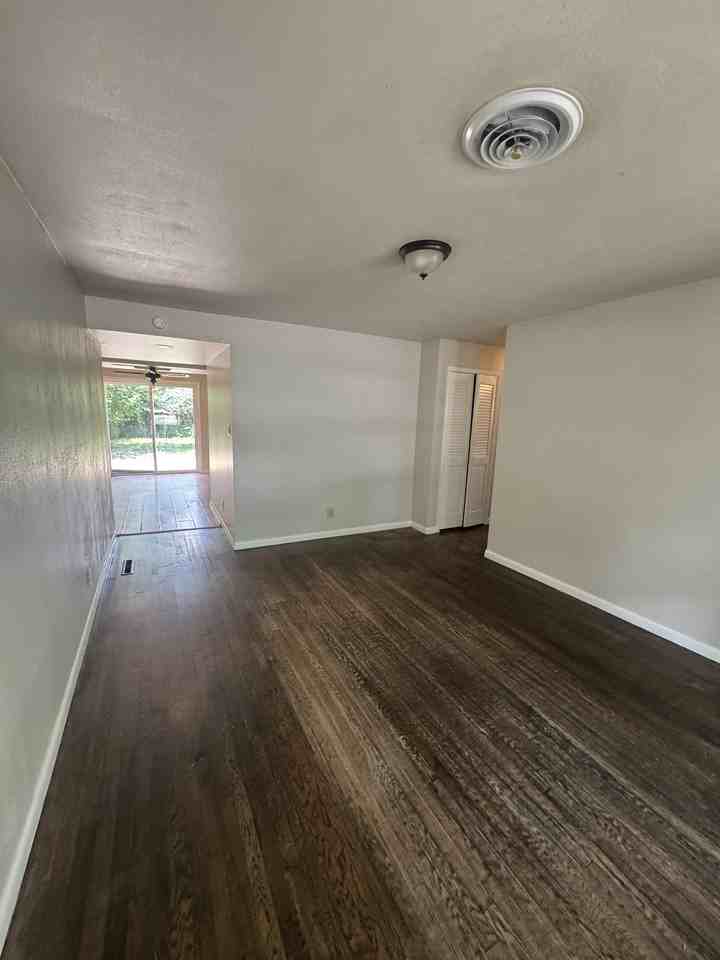 1808 Se 24th St #1 - Photo 2 of 9