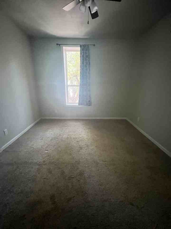 130 E San Antonio St #B - Photo 5 of 9