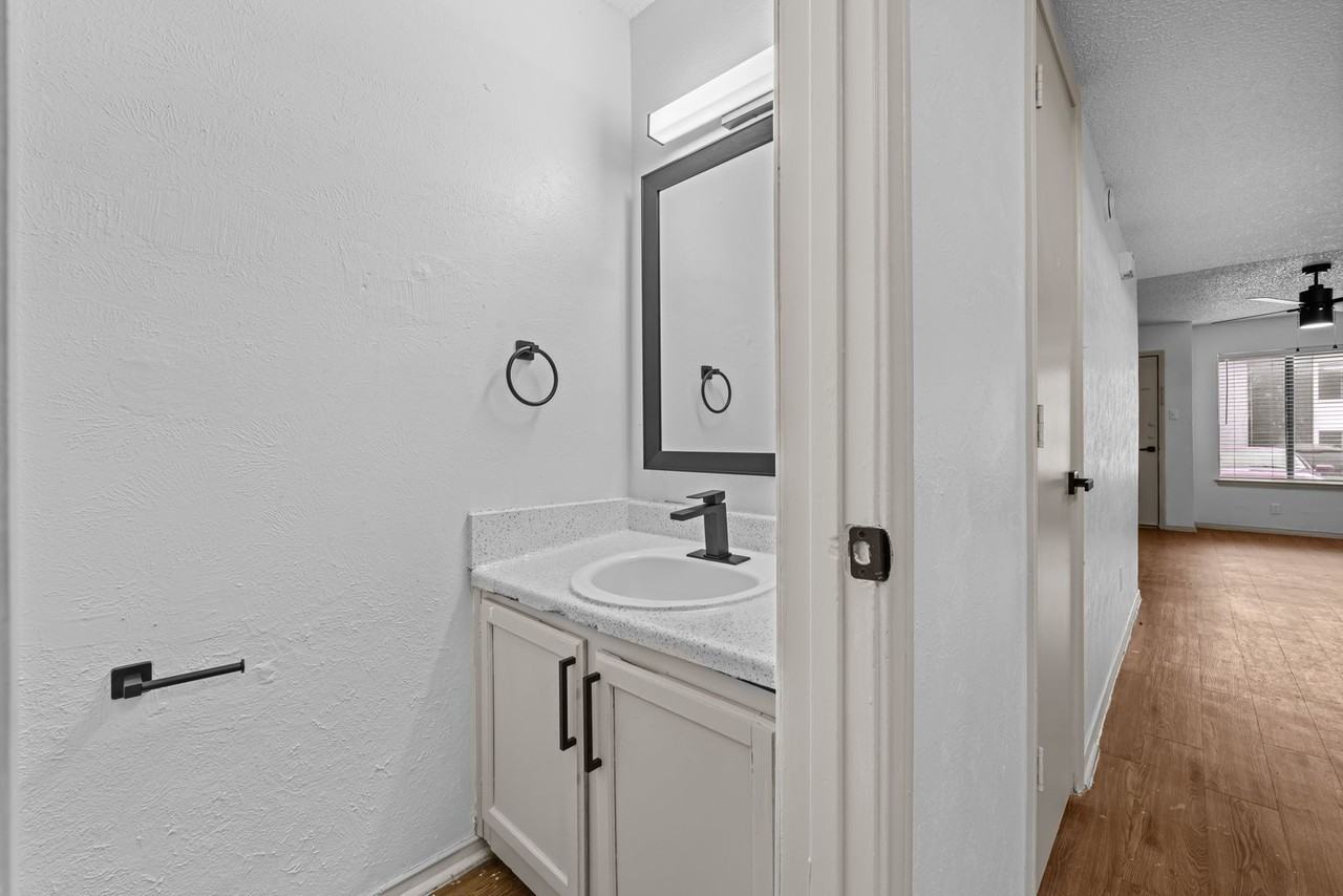 Little Creek Apartments – Your Ideal Home in Cedar Hill, TX! - Photo 6 of 26