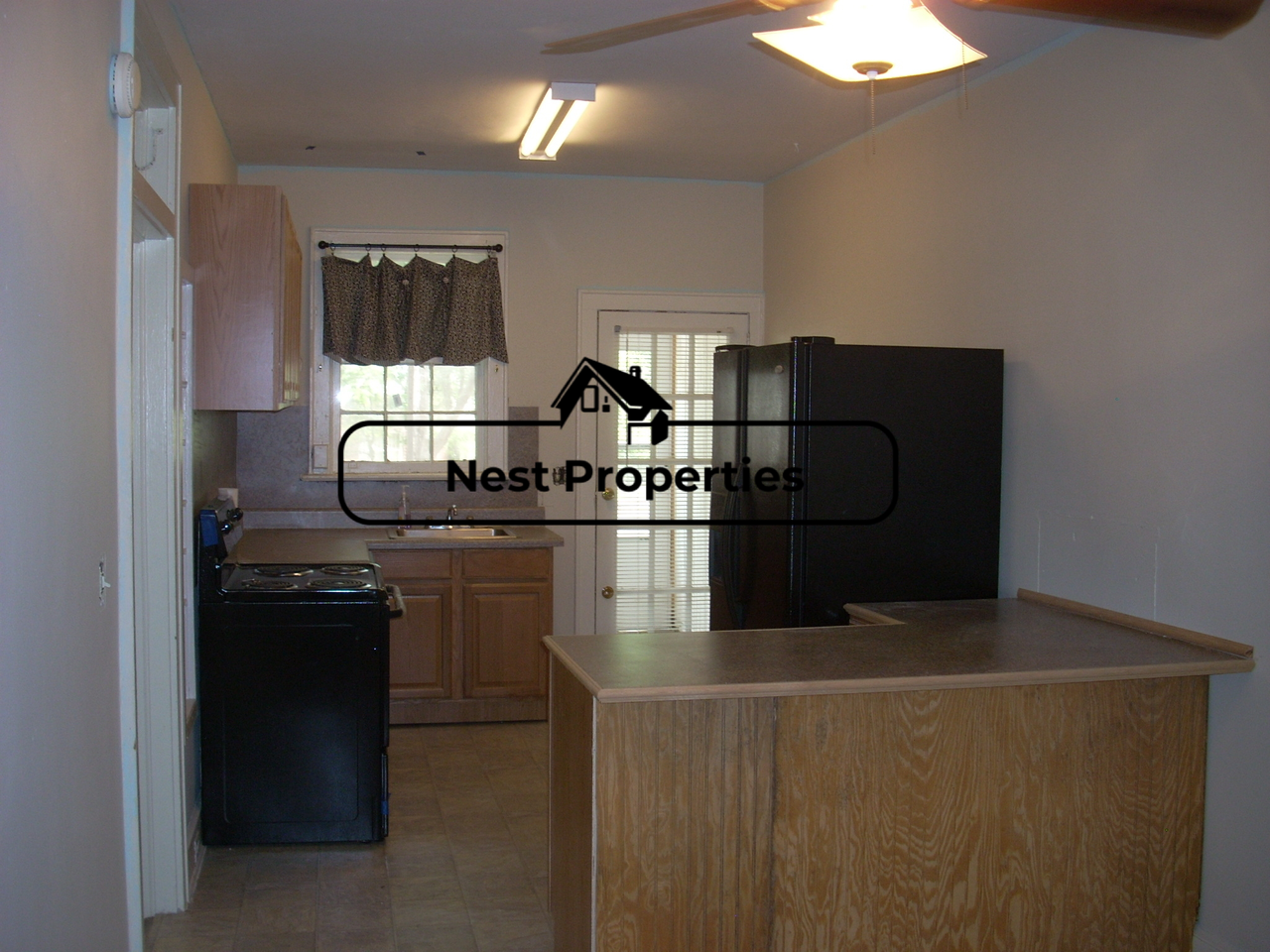 300 S Harden St #1 - Photo 4 of 13