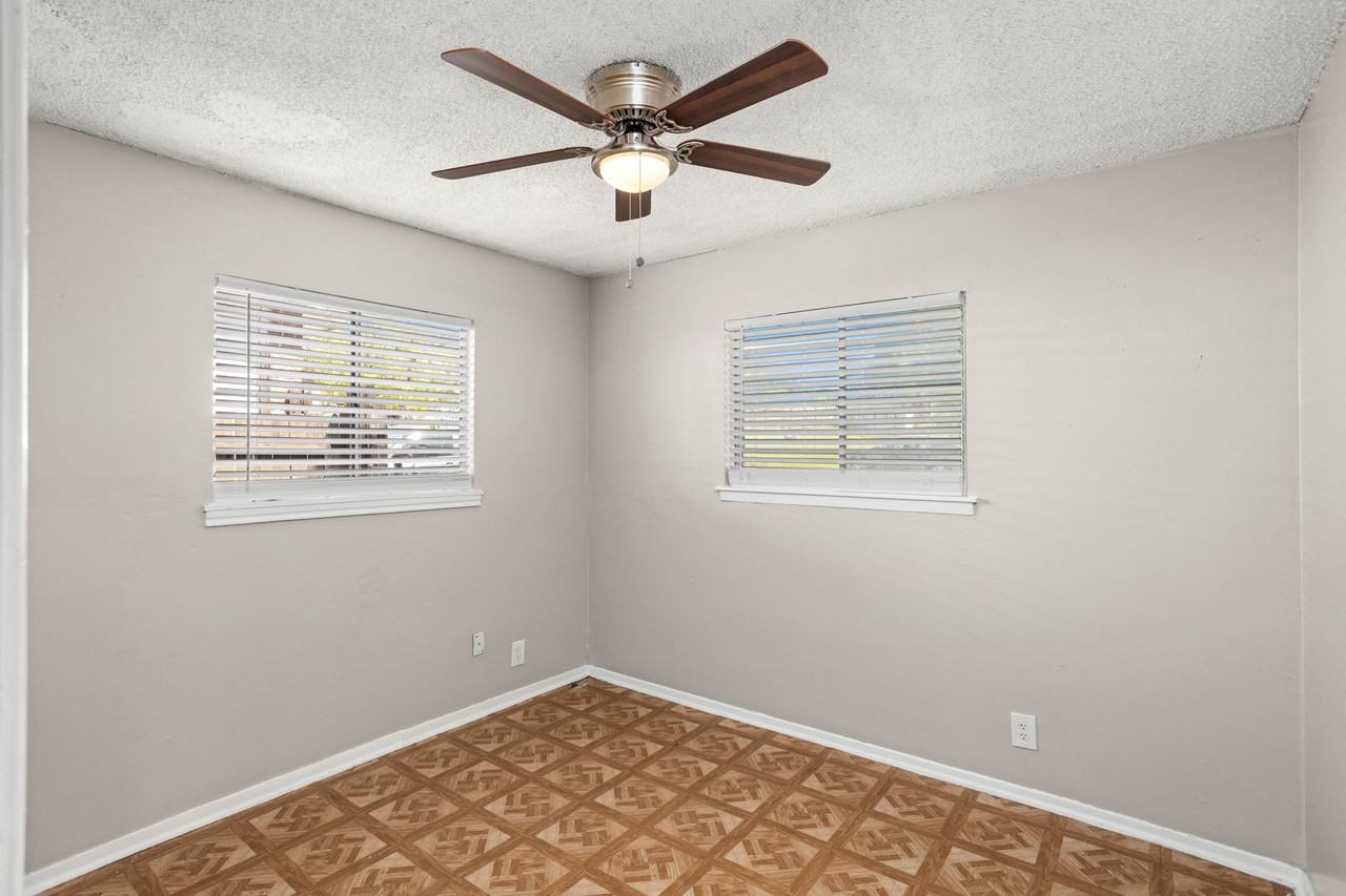 5231 Silvertip Dr - Photo 4 of 10