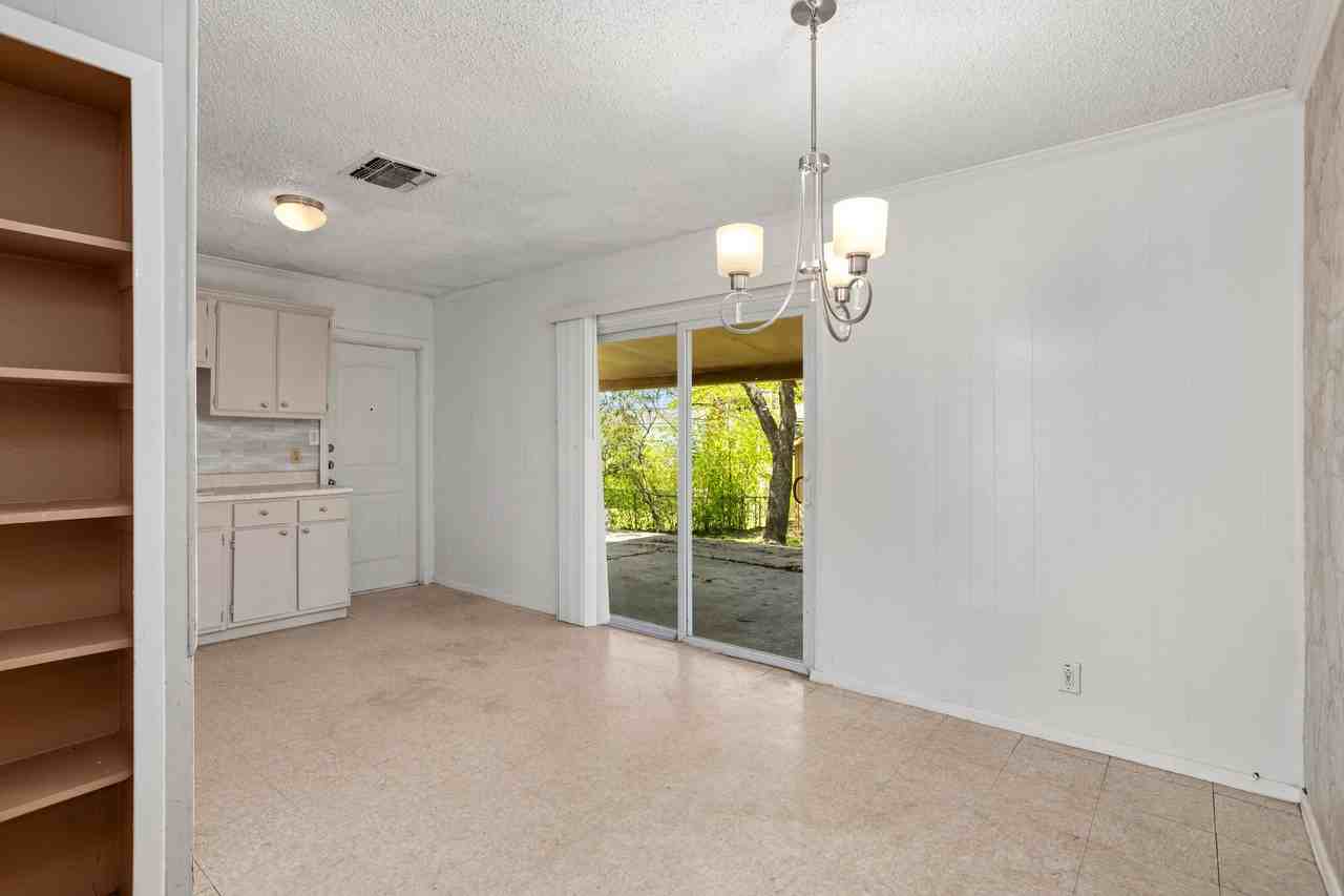 5231 Silvertip Dr - Photo 6 of 10