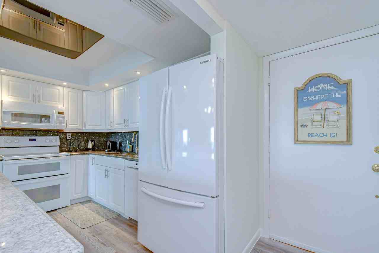 400 64th Ave #1006 - Photo 5 of 47