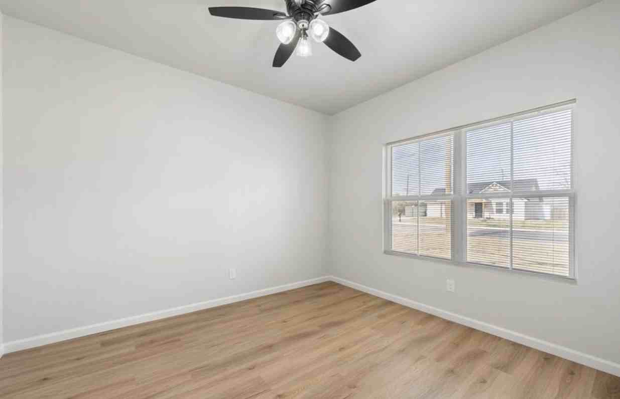 1628 Ewing Ave #1 - Photo 6 of 33