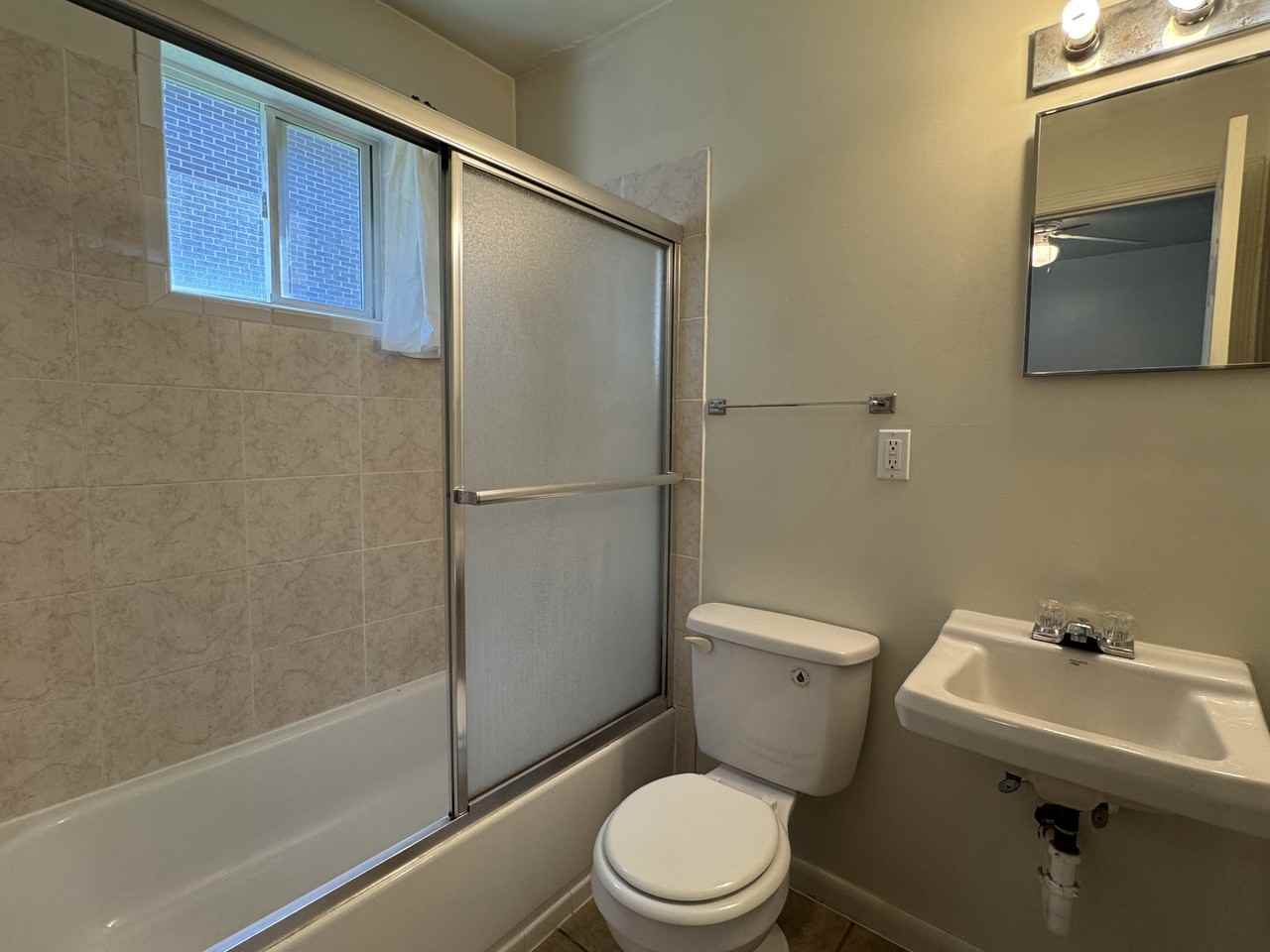 510 S Hays Ave #2 - Photo 5 of 10