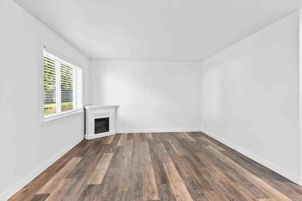 1855 Ne Lotus Dr - Photo 7 of 13