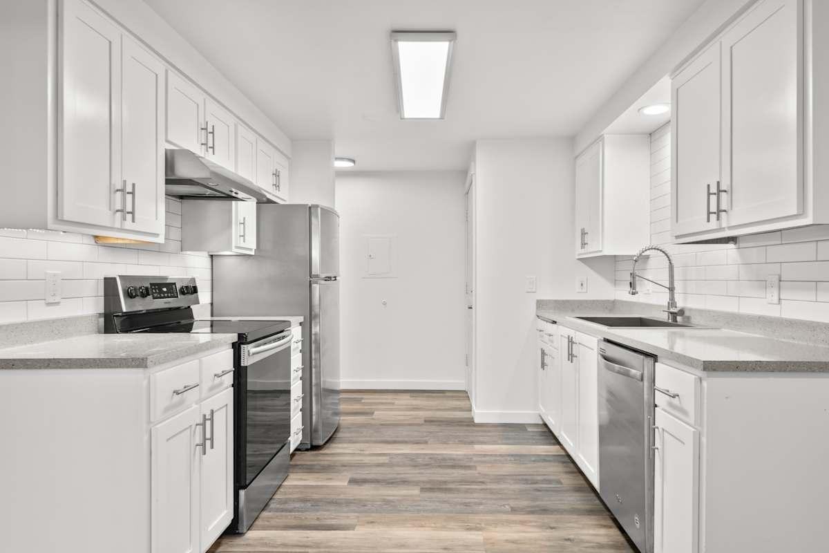 1855 Ne Lotus Dr - Photo 3 of 13
