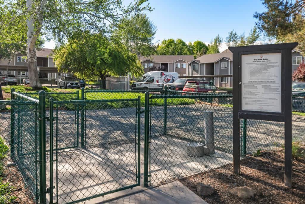 1855 Ne Lotus Dr - Photo 7 of 13