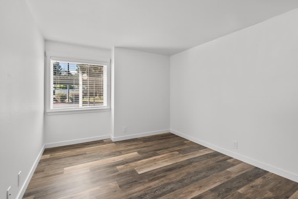 1855 Ne Lotus Dr - Photo 2 of 13