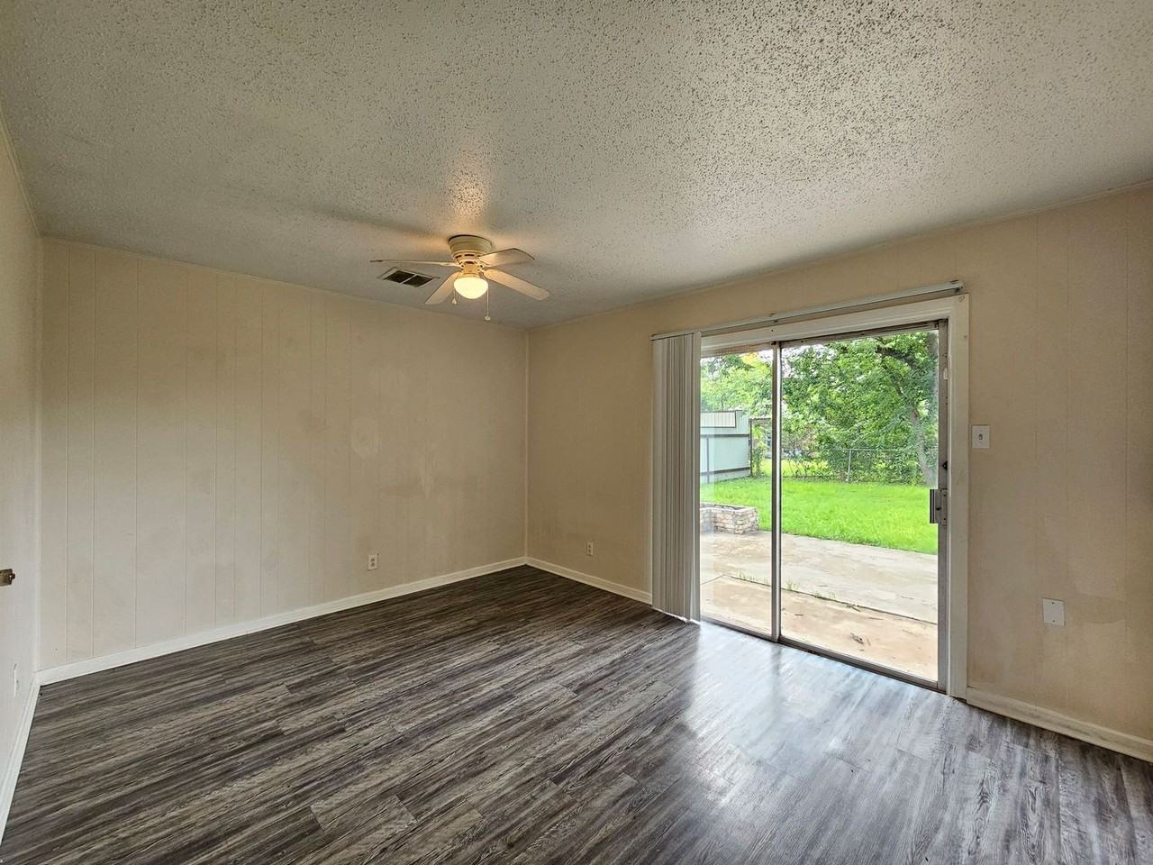1504 S W S Young Dr - Photo 4 of 17