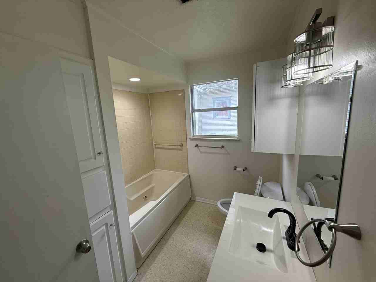 817 E 15th St #1 - Photo 5 of 10