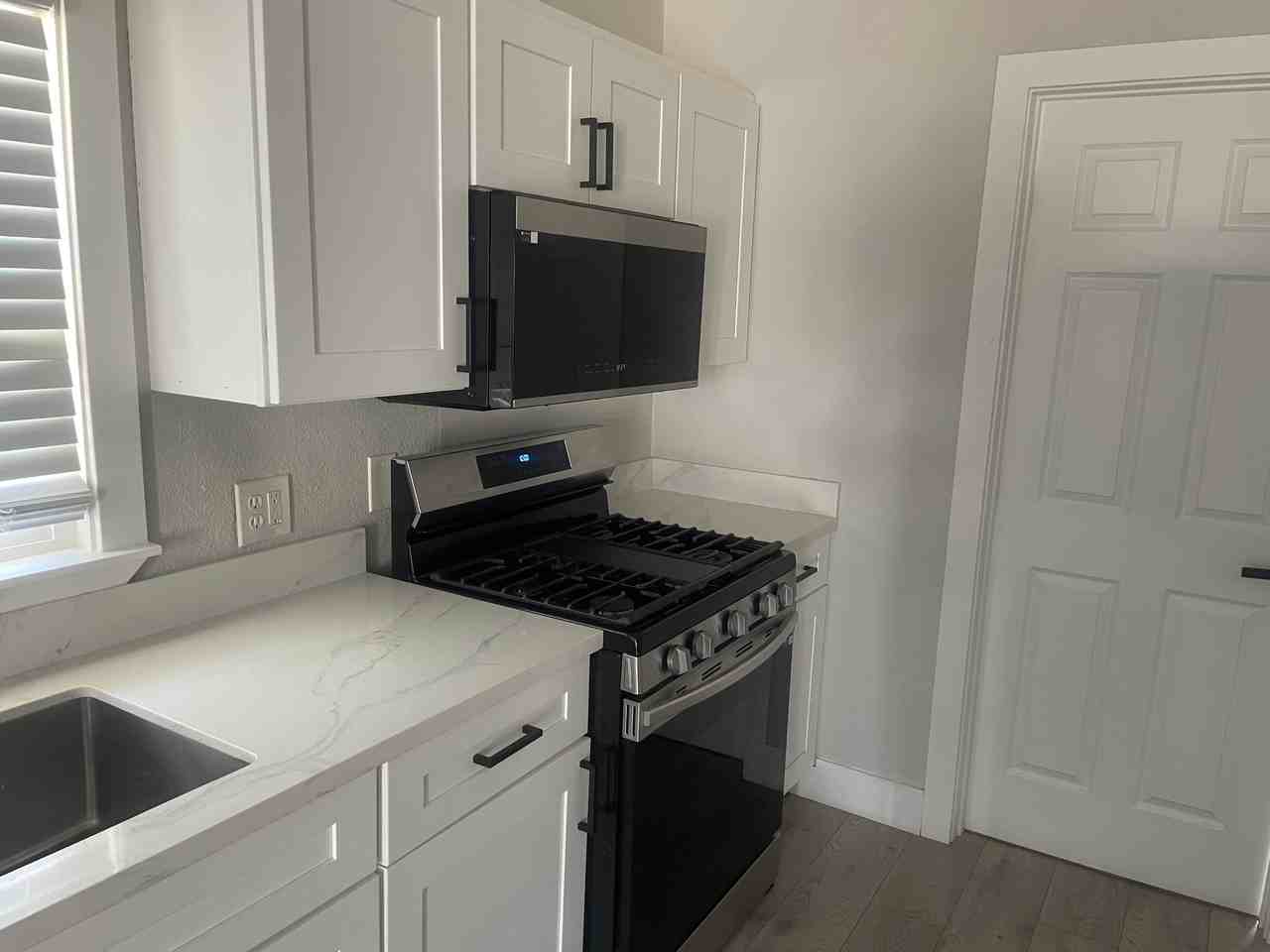 419 14th St #1 - Photo 5 of 13