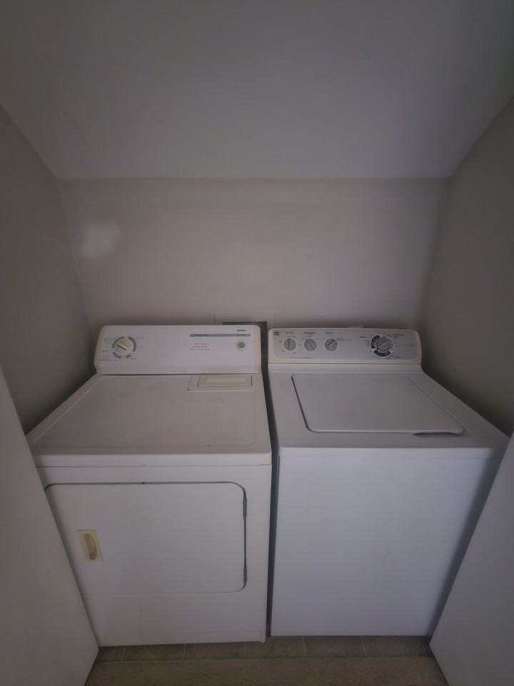 210 S Highland St #A - Photo 6 of 10