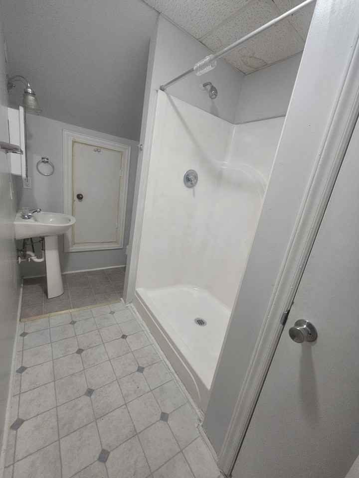 210 S Highland St #A - Photo 7 of 10