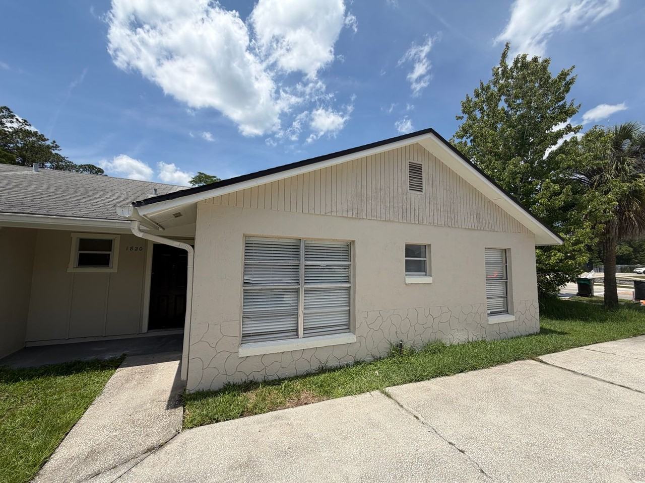 1820 Bonneville Dr - Photo 2 of 14