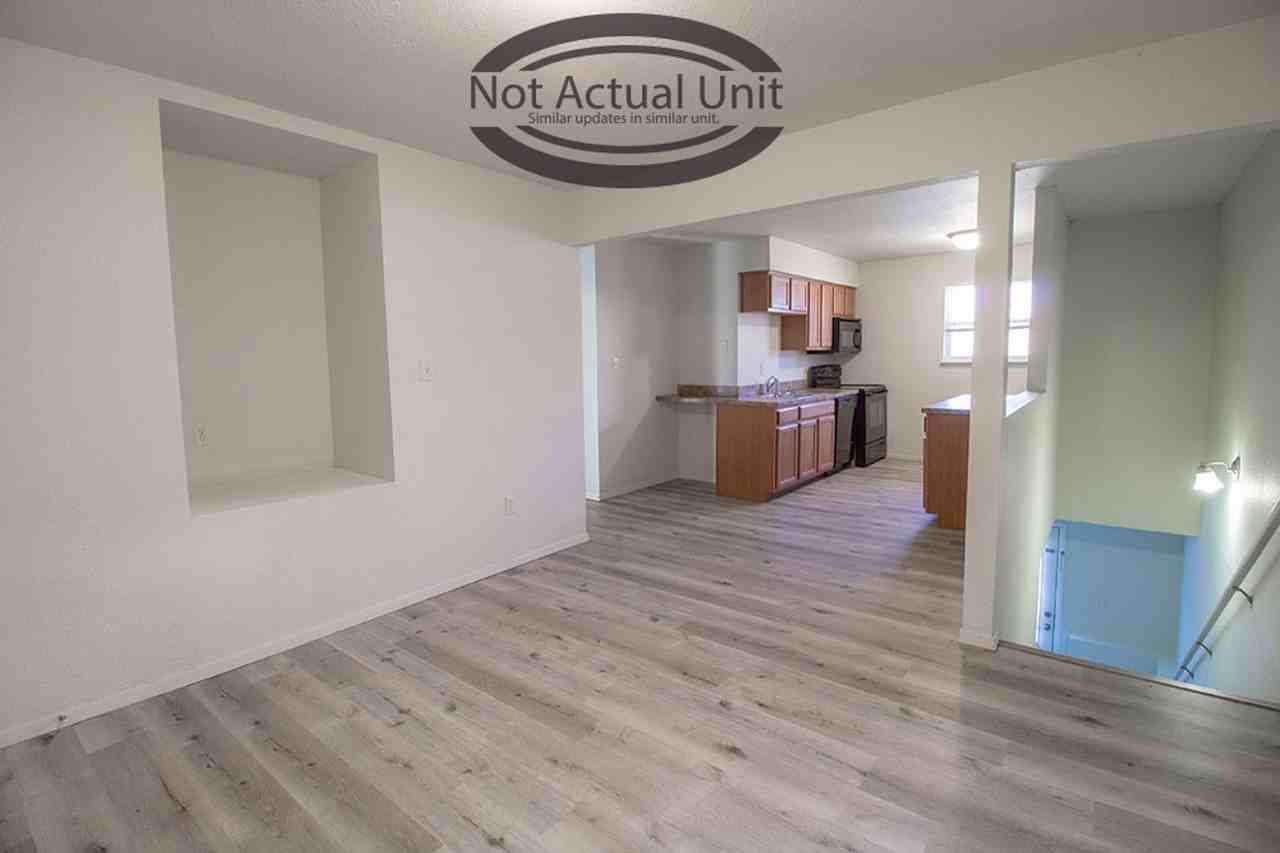 1013 W Ash St - Photo 4 of 43