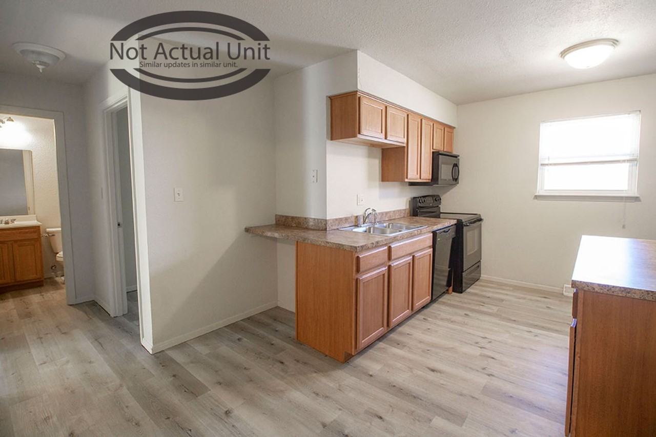 1013 W Ash St - Photo 7 of 43