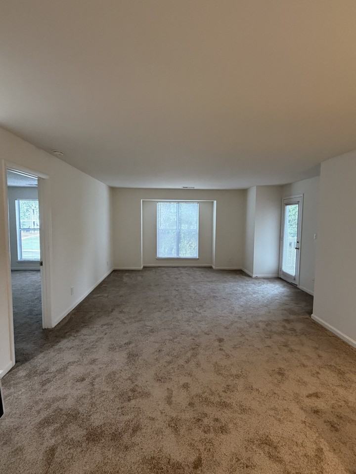 11 Hamiltons Bay Ct #11-821 - Photo 3 of 8