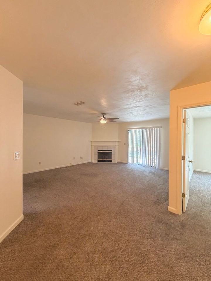 4414 Stratfordshire Ct - Photo 7 of 31