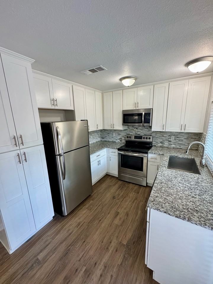 3003 Lemmontree Ln #1 - Photo 4 of 13