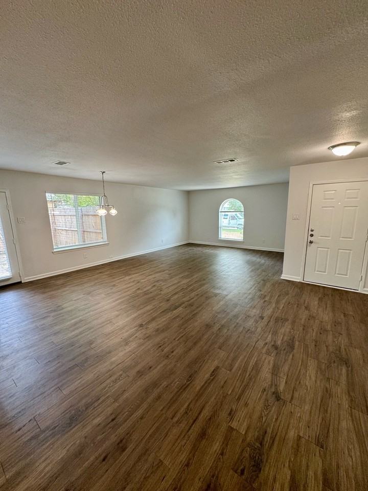 3003 Lemmontree Ln #1 - Photo 5 of 13