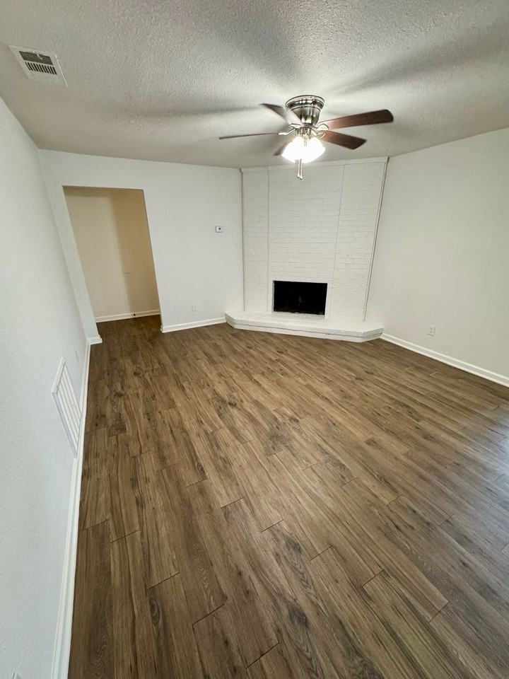 3003 Lemmontree Ln #1 - Photo 6 of 13