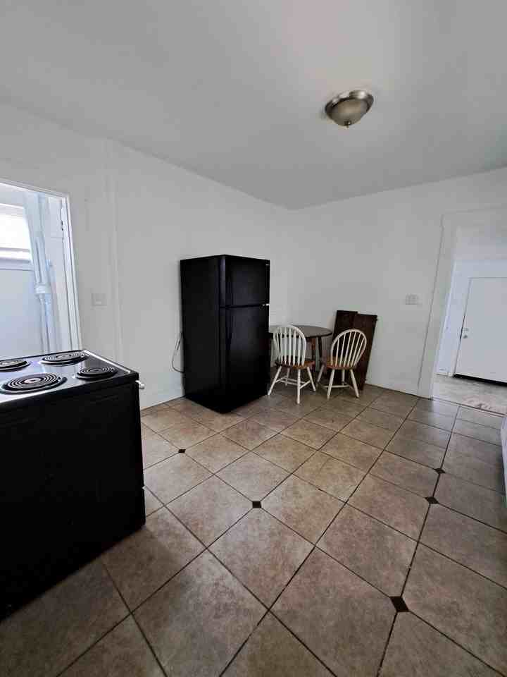 511 Parrot St #1 - Photo 4 of 12