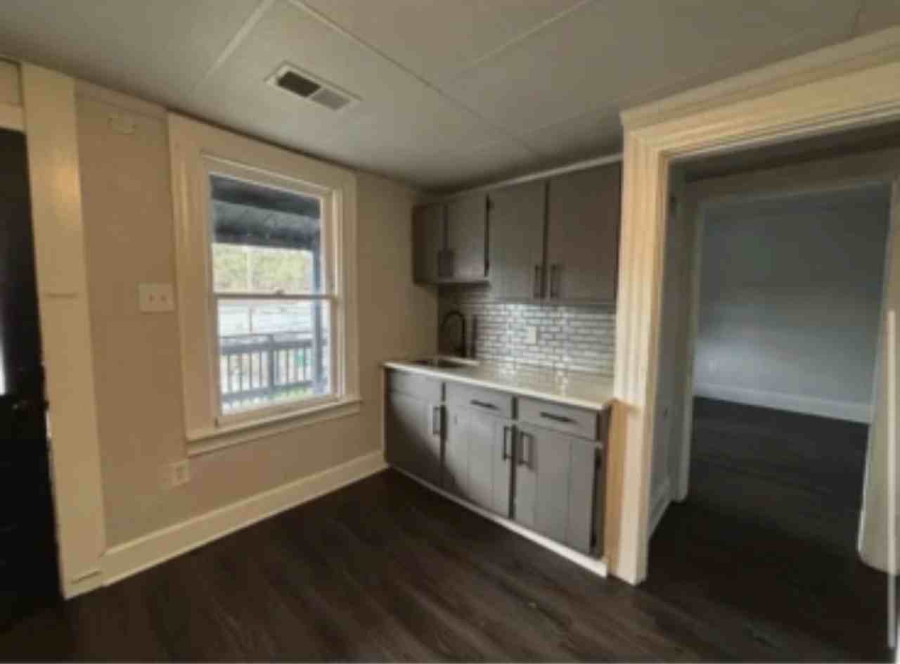 613 W Main St #613B - Photo 3 of 7