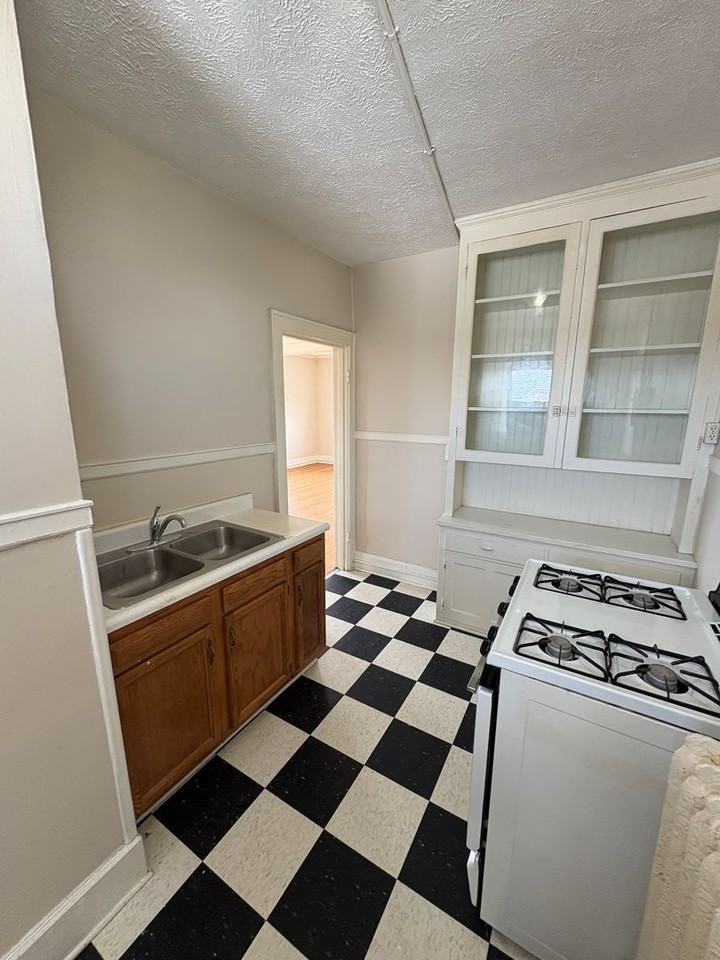 2464 Harney Street - Photo 7 of 16