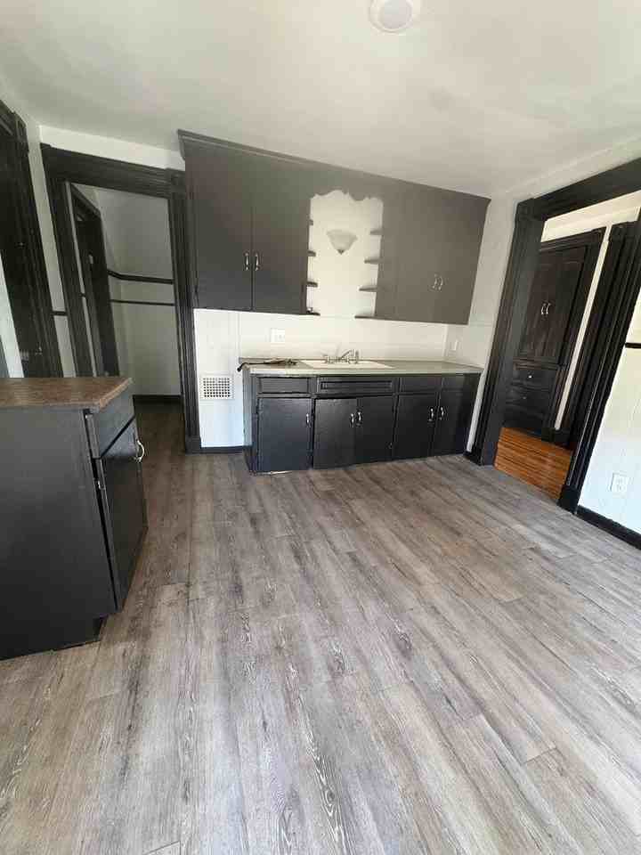 629 Jay St - Photo 3 of 8