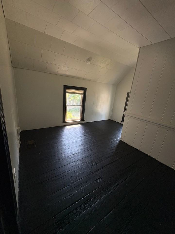 629 Jay St - Photo 5 of 8