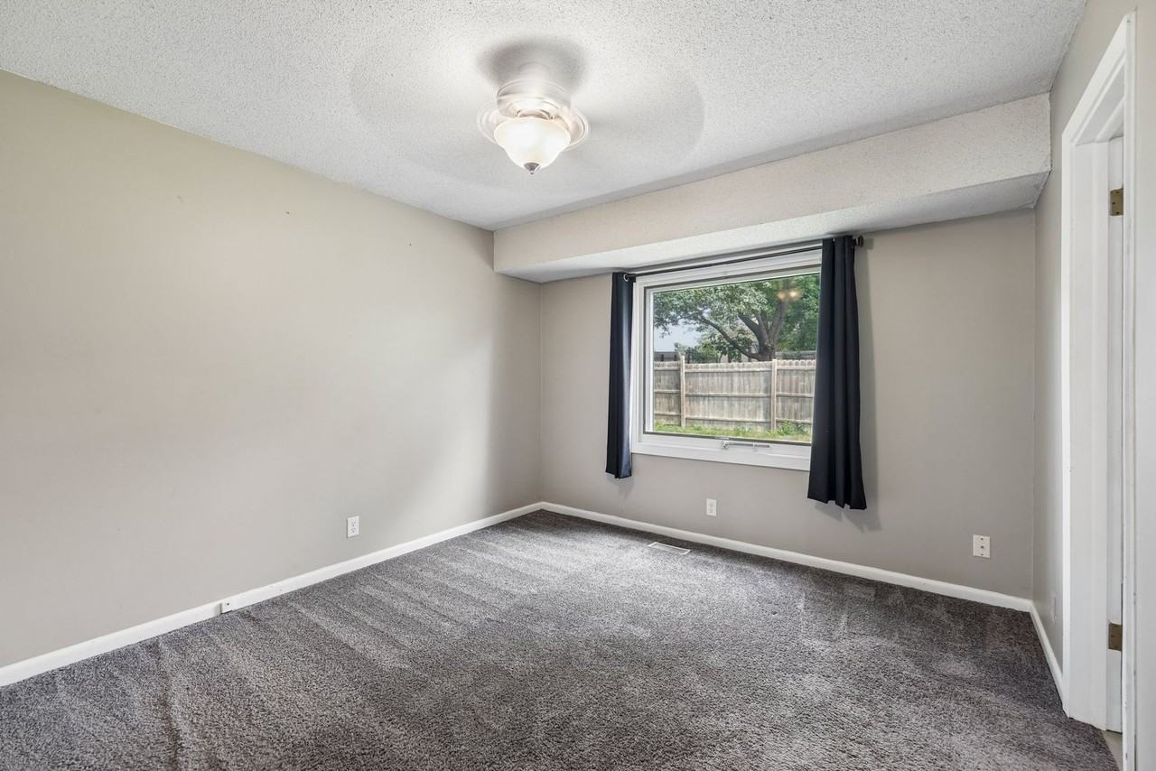 1632 Dodge St - Photo 2 of 27