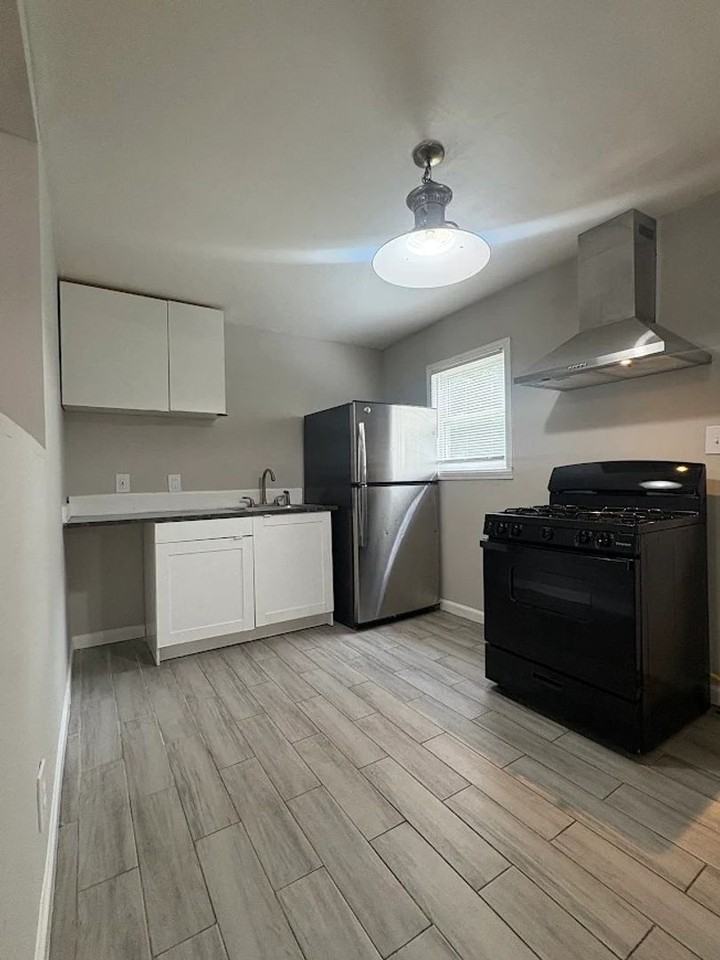 1648 Mary George Ave Nw - Photo 2 of 10
