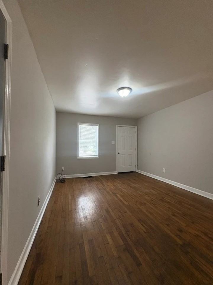 1648 Mary George Ave Nw - Photo 3 of 10