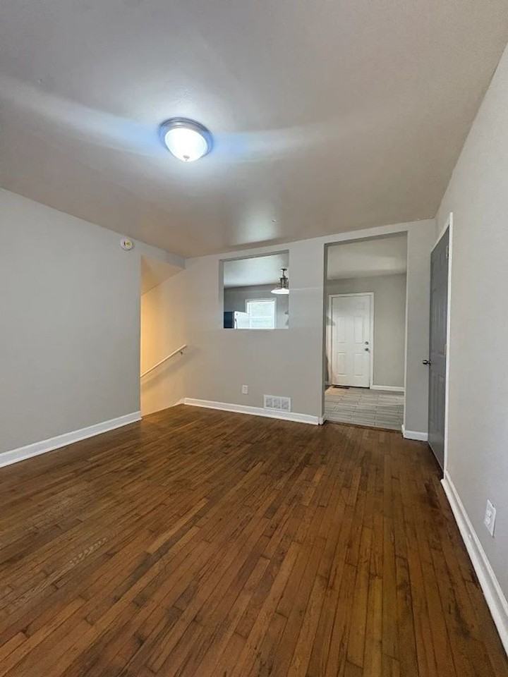 1648 Mary George Ave Nw - Photo 4 of 10