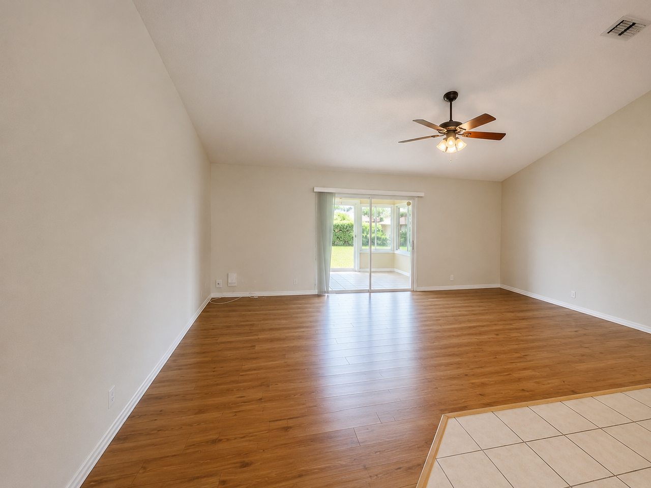 30 Fenwick Ln - Photo 2 of 9