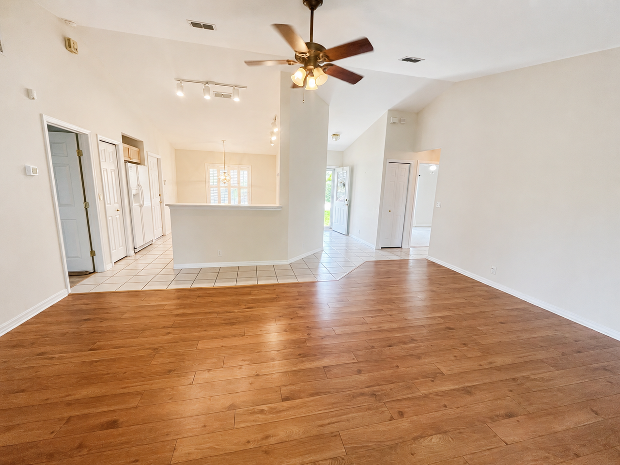 30 Fenwick Ln - Photo 3 of 9
