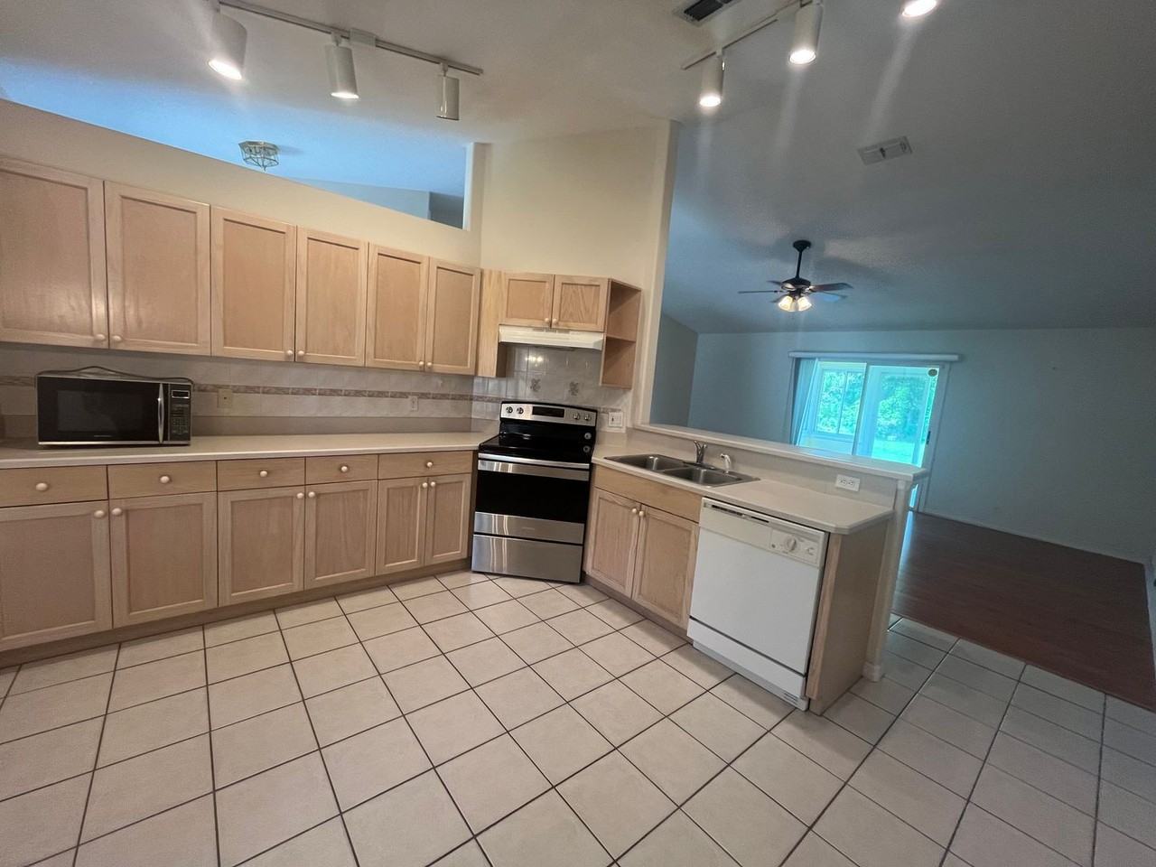 30 Fenwick Ln - Photo 5 of 9