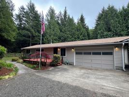 featured image of 4005 Ne Kedros Dr