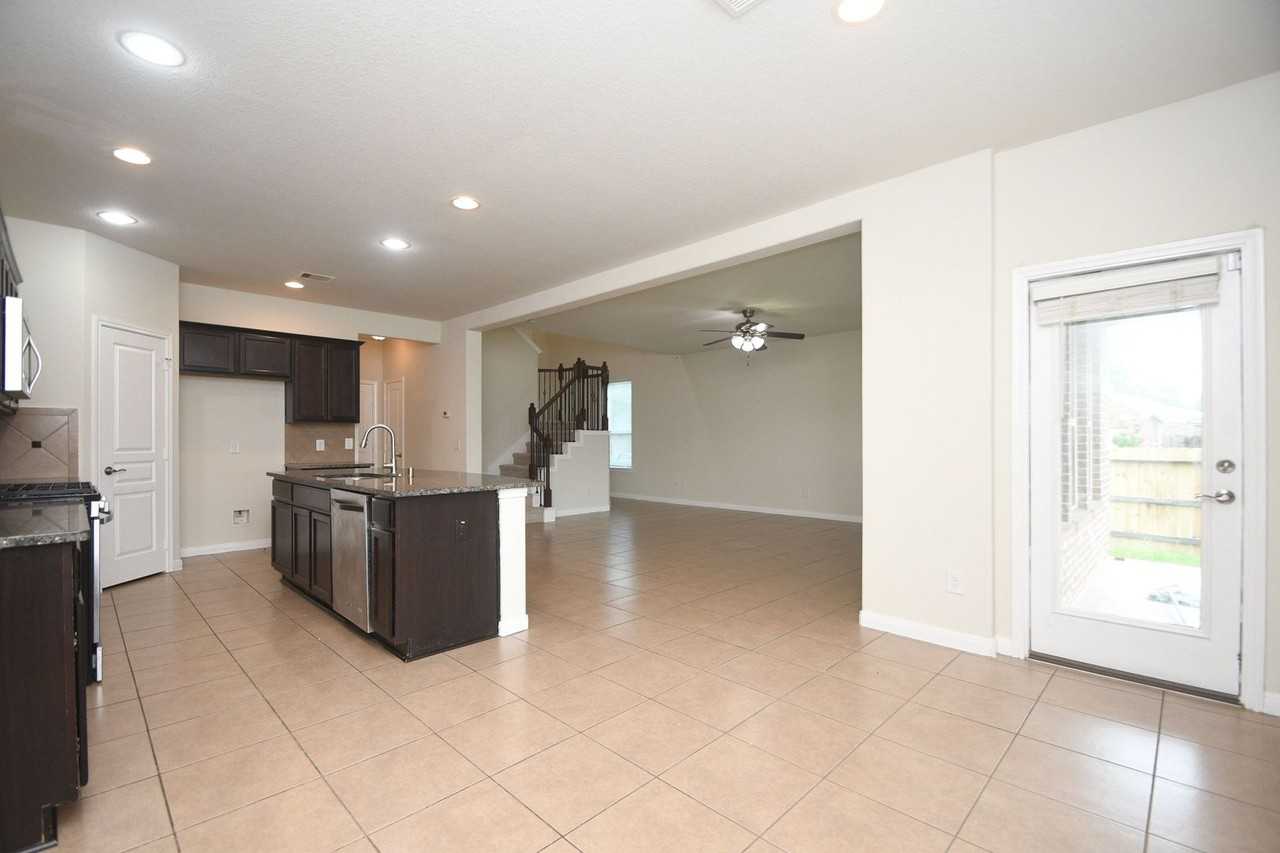 16614 Spirit Lake Ct - Photo 5 of 26
