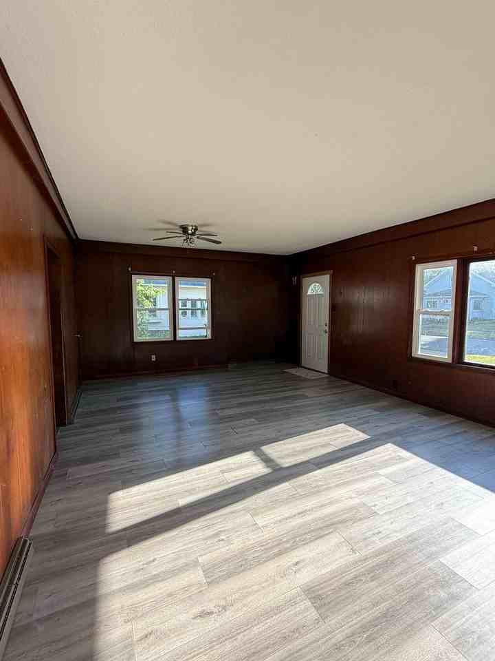 1219 8th St E - Photo 6 of 11