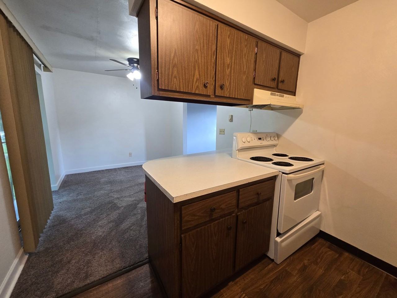 Elizabeth Township 2 bedroom - Photo 7 of 16