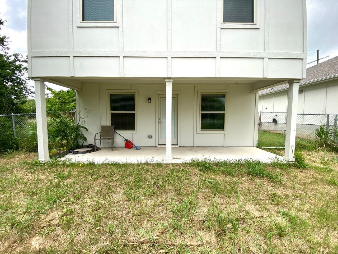 909 E Mary Jane Dr - Photo 2 of 17