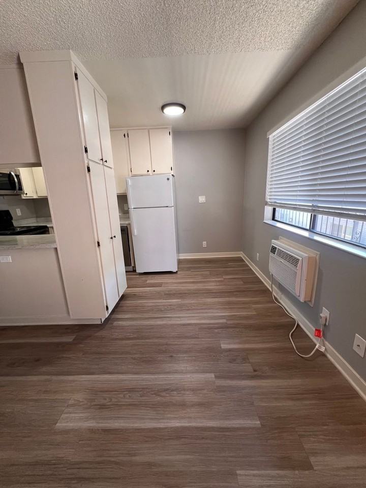 Public 1830 Apartments - Photo 2 of 19
