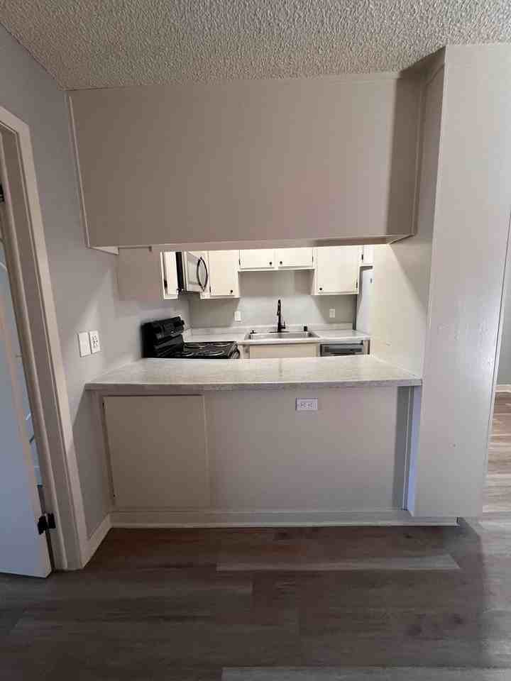 Public 1830 Apartments - Photo 3 of 19